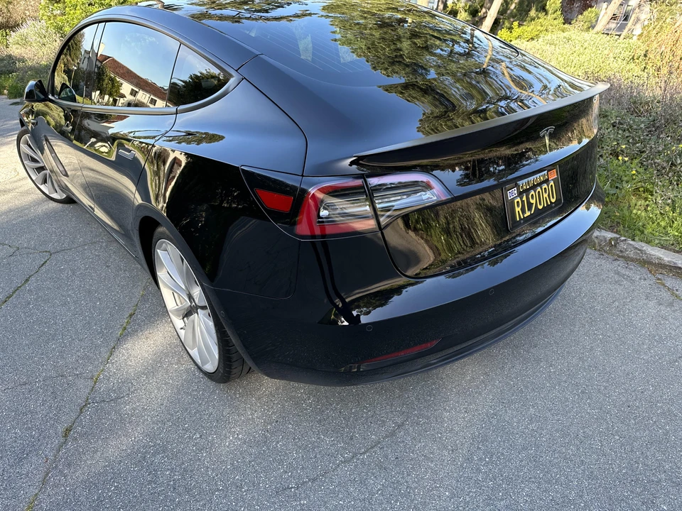 2018 Tesla Model 3 Performance - Image 11 of 31