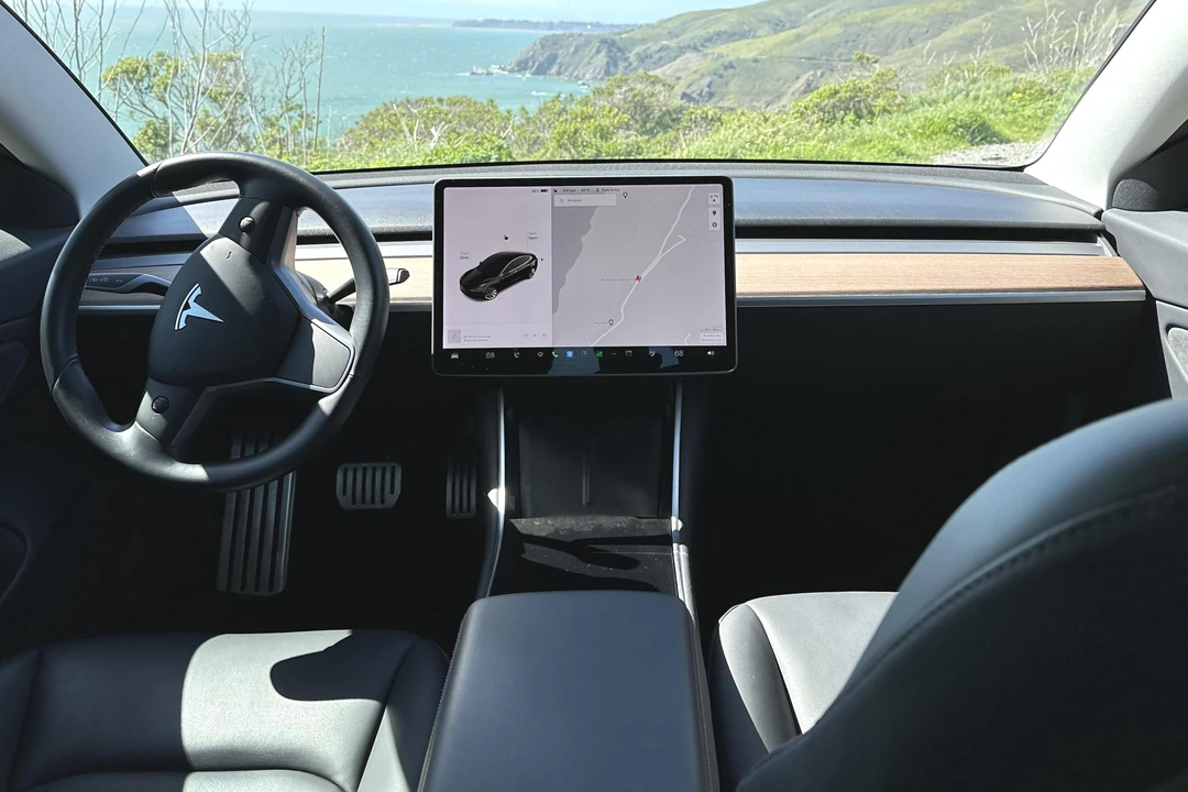 2018 Tesla Model 3 Performance - Image 28 of 31