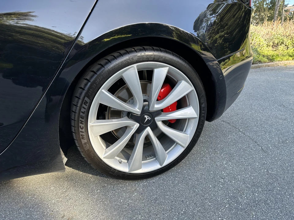 2018 Tesla Model 3 Performance - Image 25 of 31