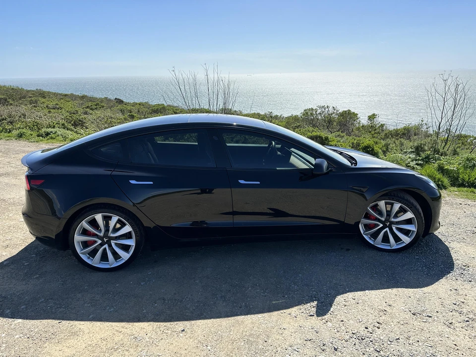 2018 Tesla Model 3 Performance - Image 18 of 31