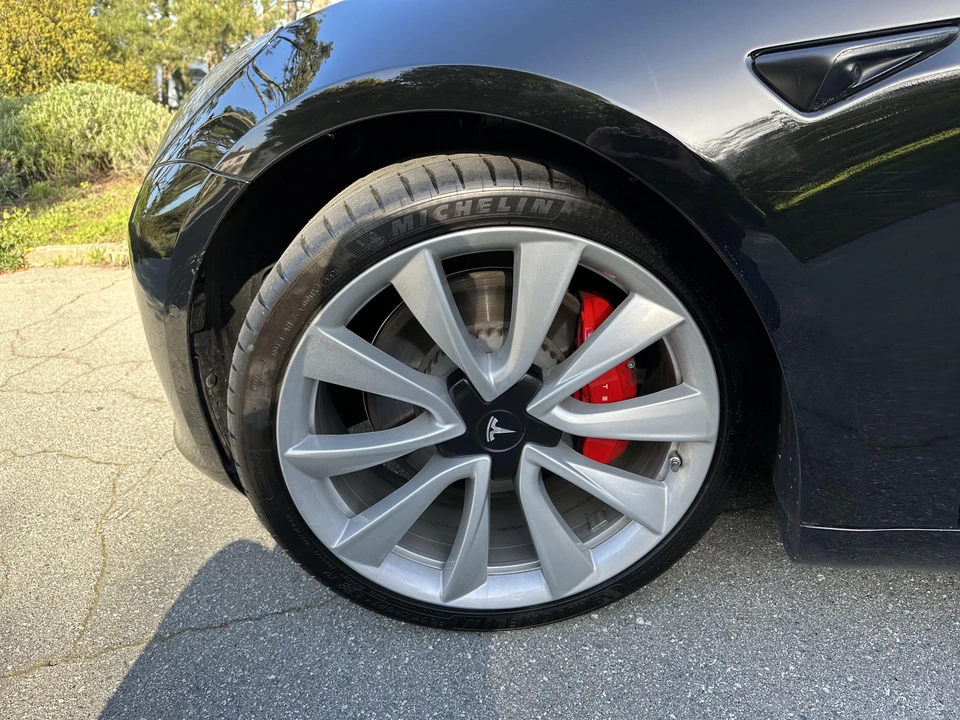 2018 Tesla Model 3 Performance - Image 24 of 31