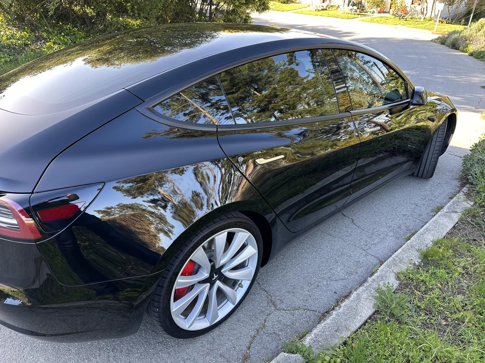 2018 Tesla Model 3 Performance - Image 17 of 31