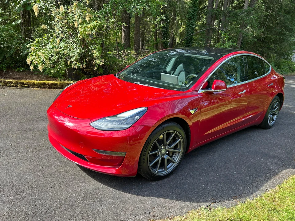2018 Tesla Model 3 Performance - Image 7 of 31