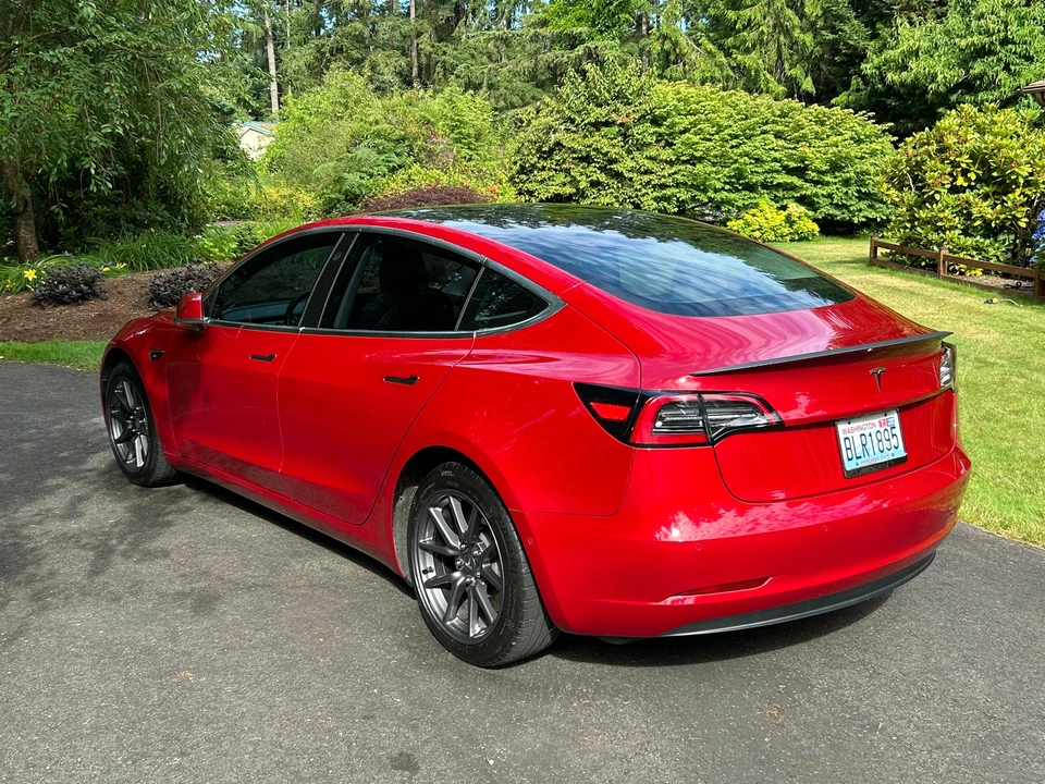 2018 Tesla Model 3 Performance - Image 9 of 31
