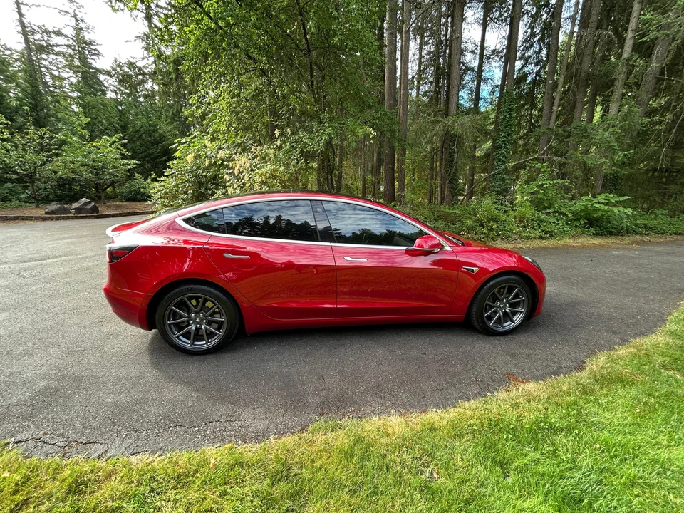 2018 Tesla Model 3 Performance - Image 13 of 31