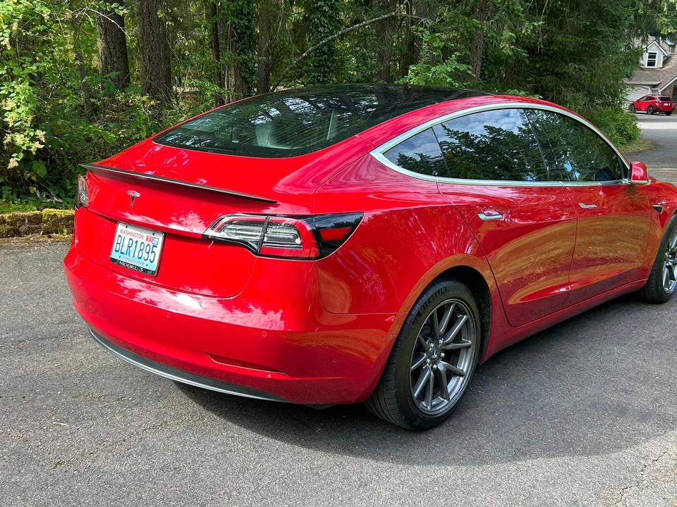2018 Tesla Model 3 Performance - Image 12 of 31