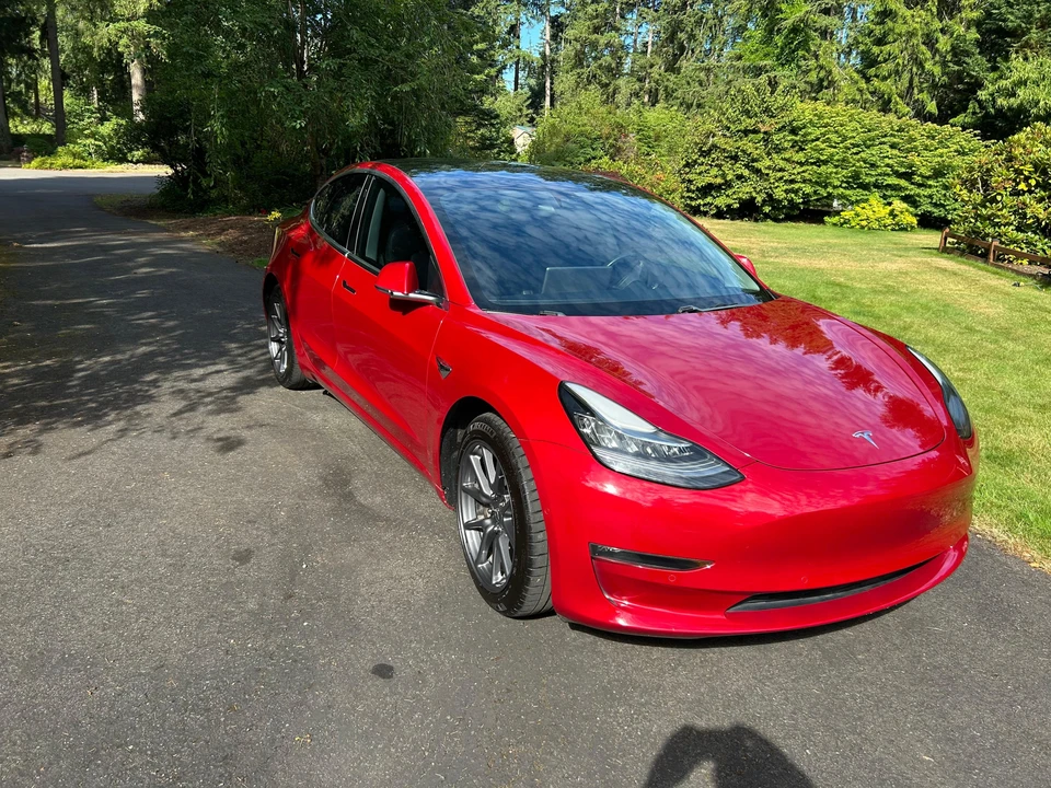 2018 Tesla Model 3 Performance - Image 15 of 31