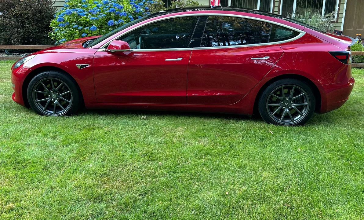 2018 Tesla Model 3 Performance - Image 8 of 31
