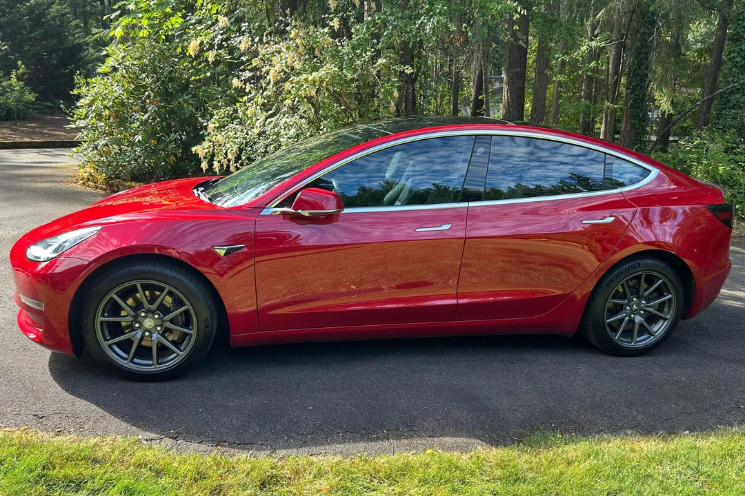 2018 Tesla Model 3 Performance - Image 3 of 31