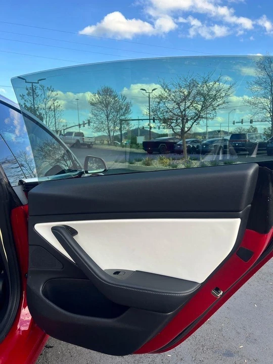 2018 Tesla Model 3 Performance - Image 13 of 18