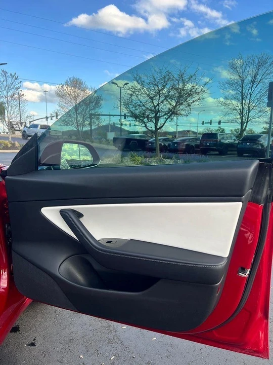 2018 Tesla Model 3 Performance - Image 11 of 18
