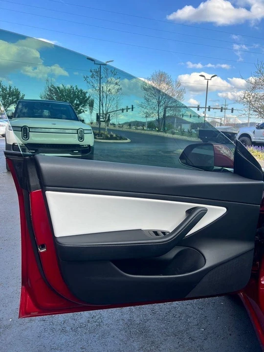 2018 Tesla Model 3 Performance - Image 9 of 18