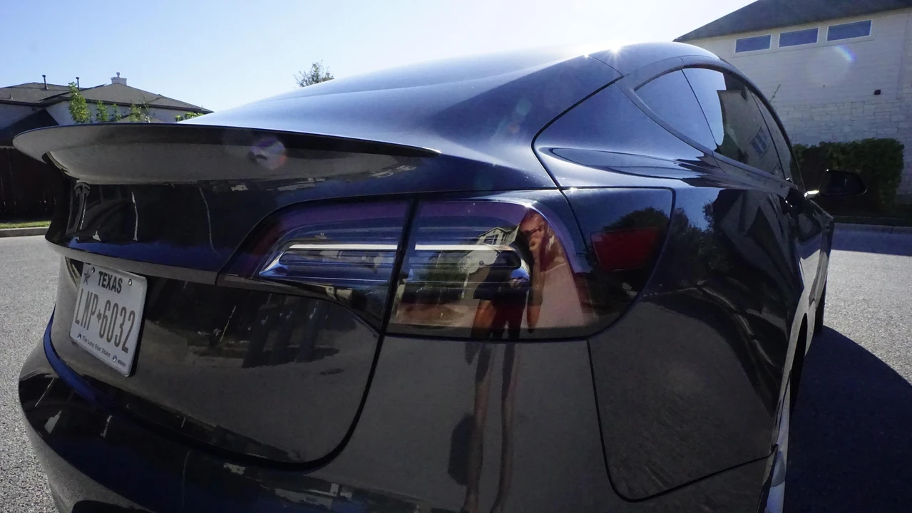 2018 Tesla Model 3 Performance - Image 27 of 31