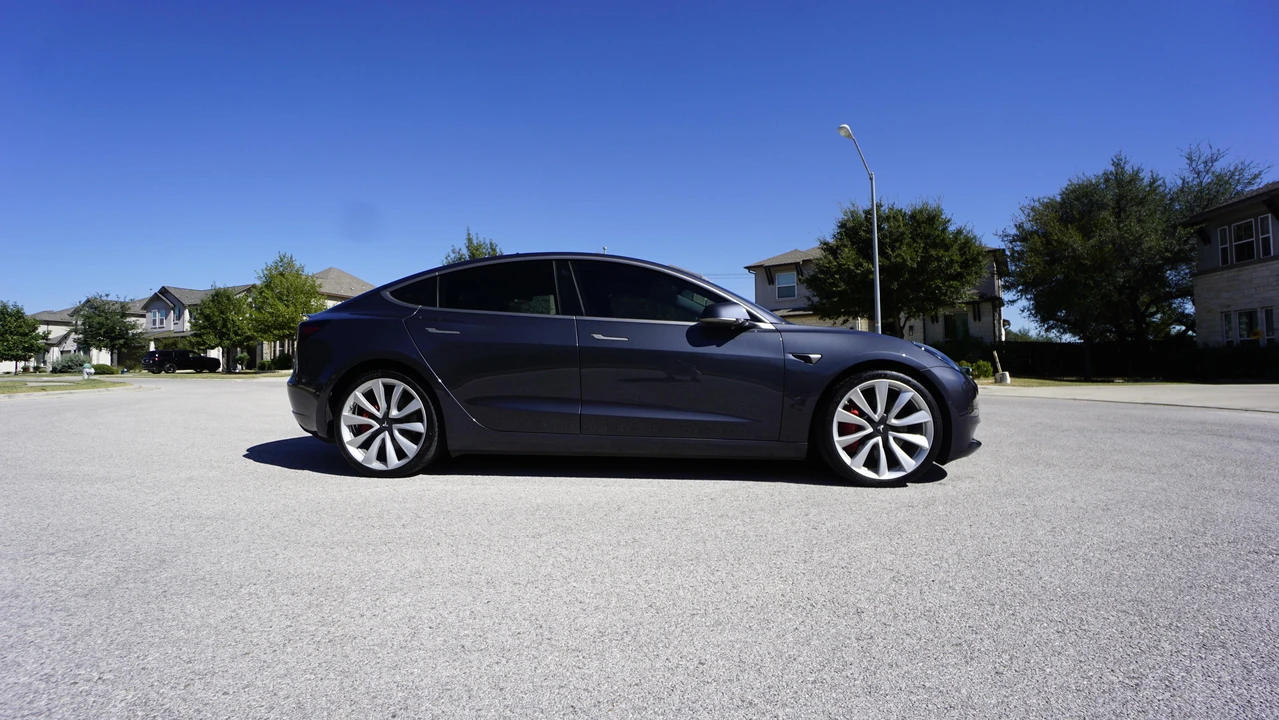 2018 Tesla Model 3 Performance - Image 15 of 31