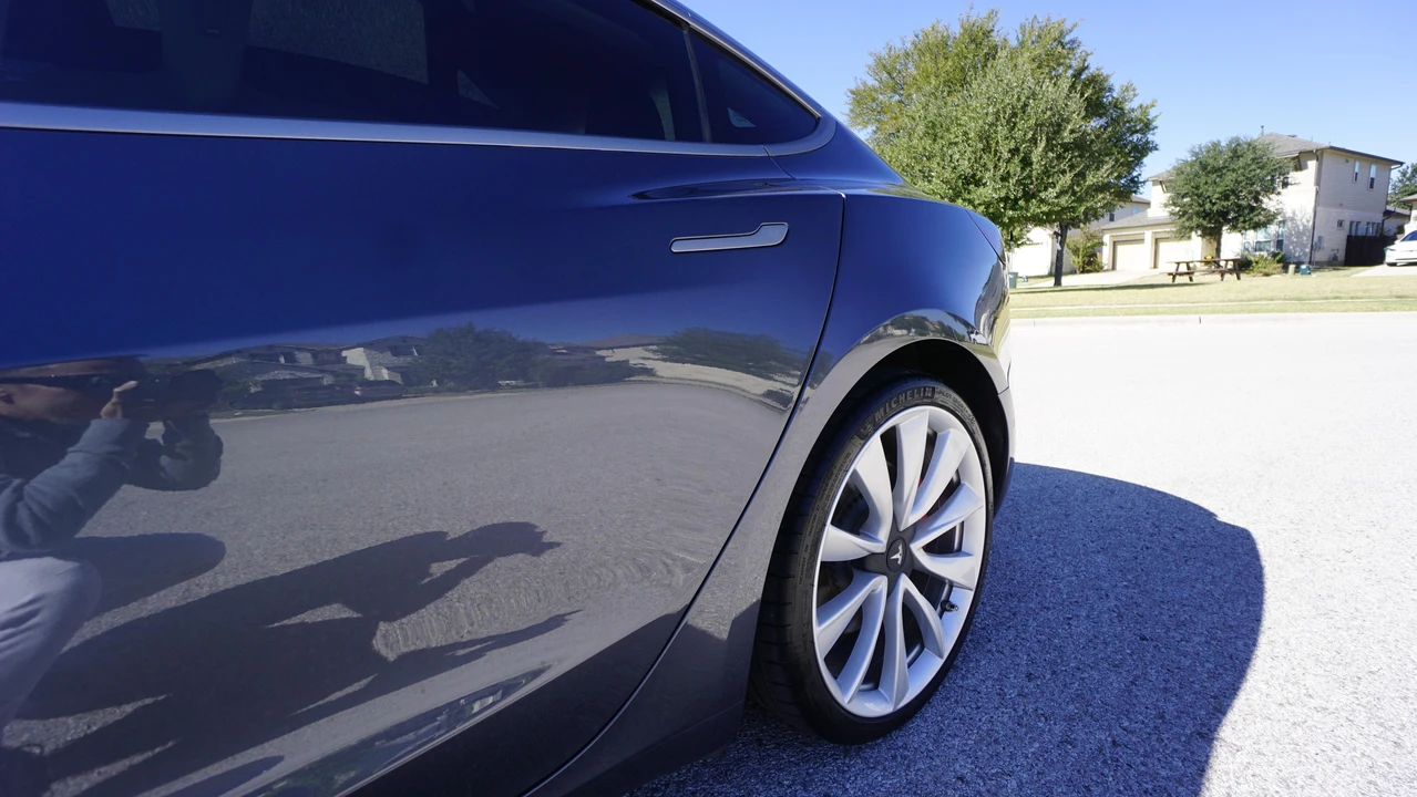 2018 Tesla Model 3 Performance - Image 24 of 31