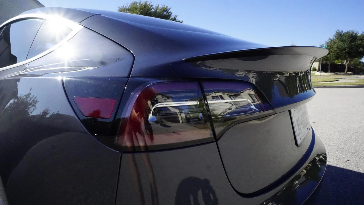 2018 Tesla Model 3 Performance - Image 25 of 31