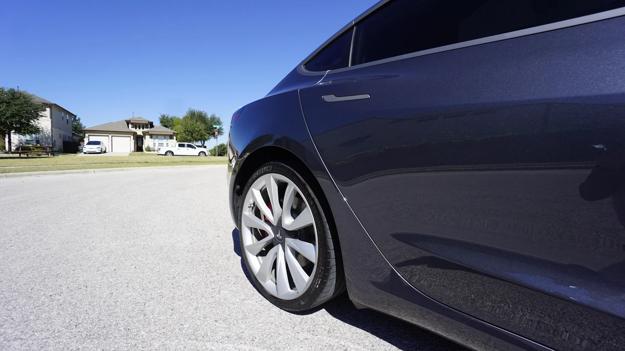 2018 Tesla Model 3 Performance - Image 28 of 31