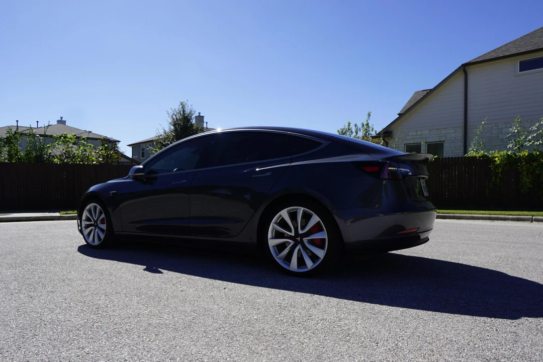 2018 Tesla Model 3 Performance - Image 9 of 31