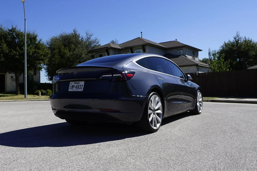 2018 Tesla Model 3 Performance - Image 13 of 31