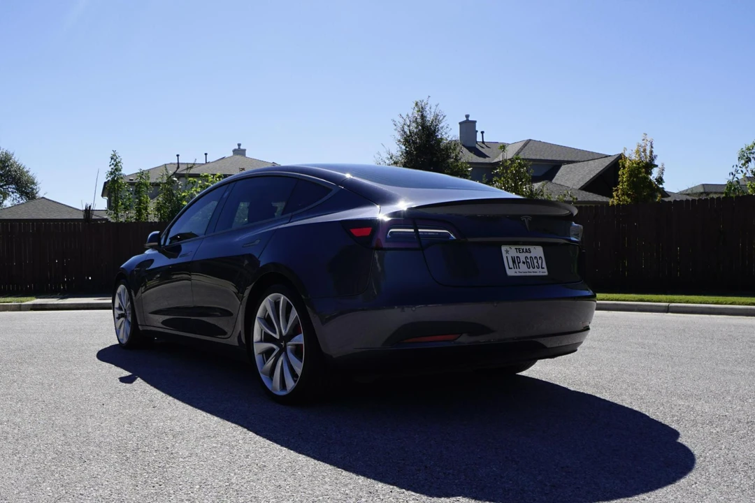 2018 Tesla Model 3 Performance - Image 11 of 31