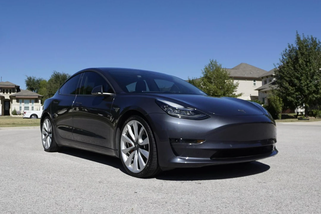 2018 Tesla Model 3 Performance - Image 17 of 31