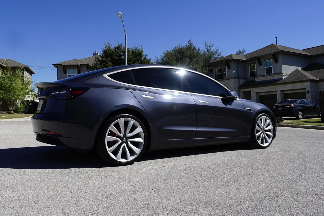 2018 Tesla Model 3 Performance - Image 14 of 31