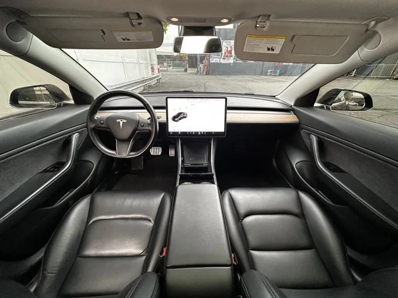 2018 Tesla Model 3 Performance - Image 9 of 12