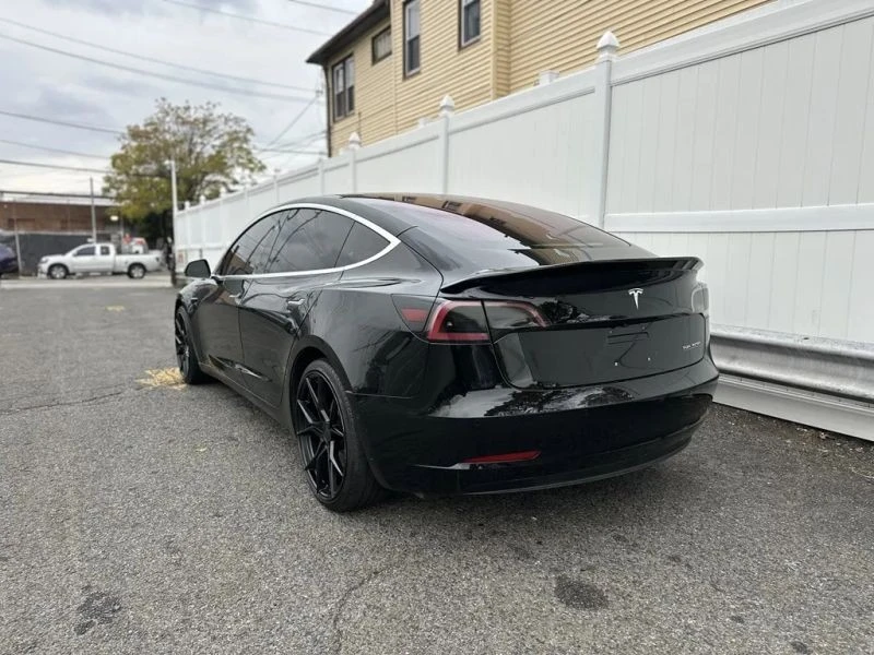 2018 Tesla Model 3 Performance - Image 5 of 12