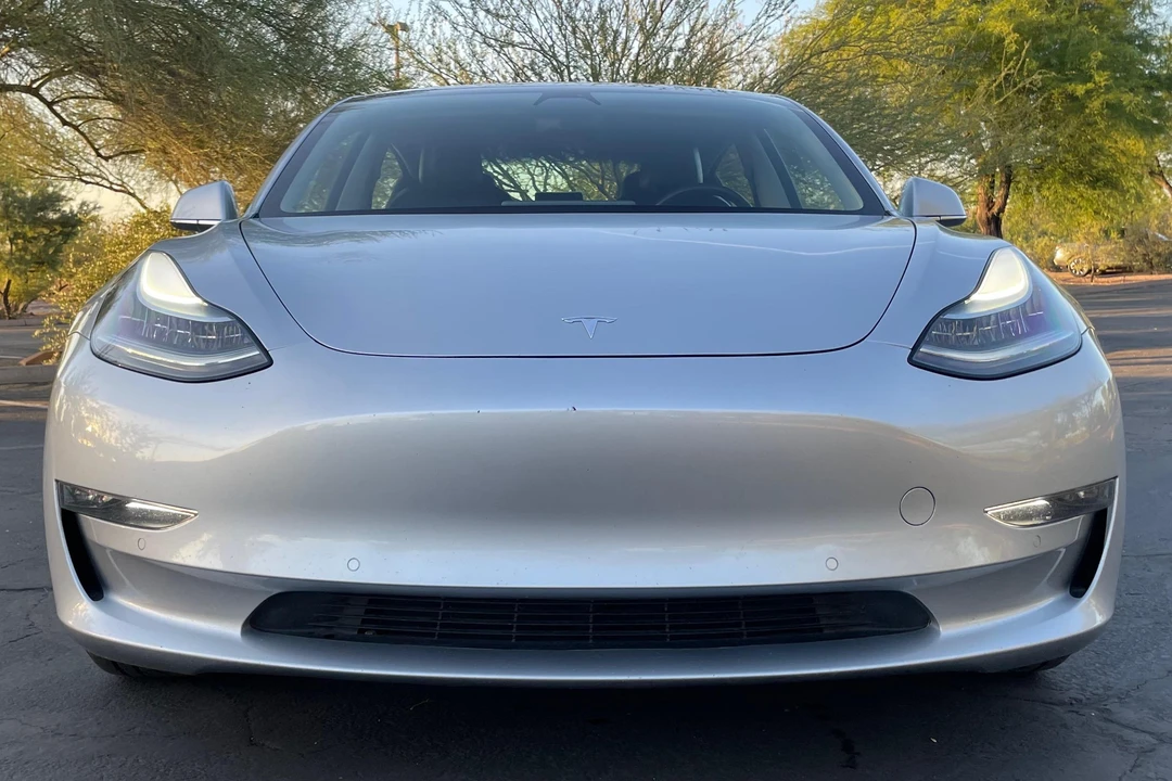 2018 Tesla Model 3 Performance - Image 2 of 31