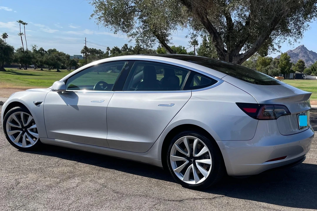 2018 Tesla Model 3 Performance - Image 10 of 31