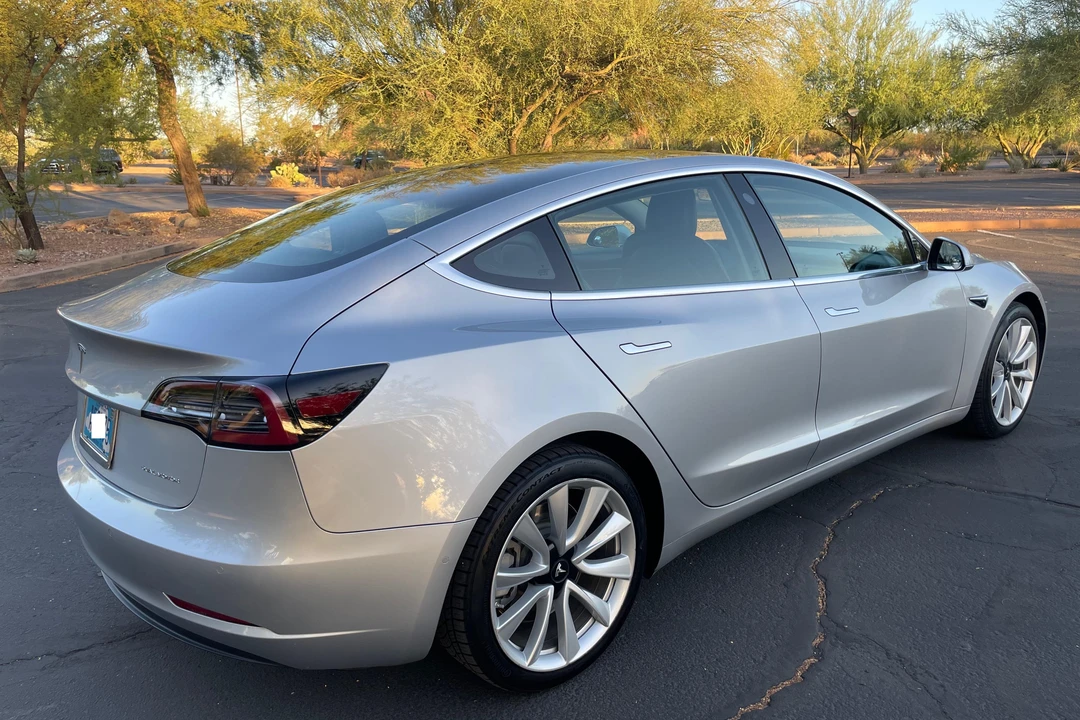 2018 Tesla Model 3 Performance - Image 12 of 31