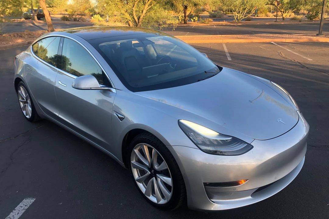 2018 Tesla Model 3 Performance - Image 15 of 31