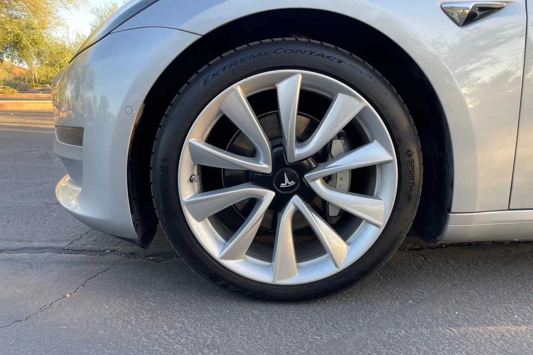 2018 Tesla Model 3 Performance - Image 24 of 31