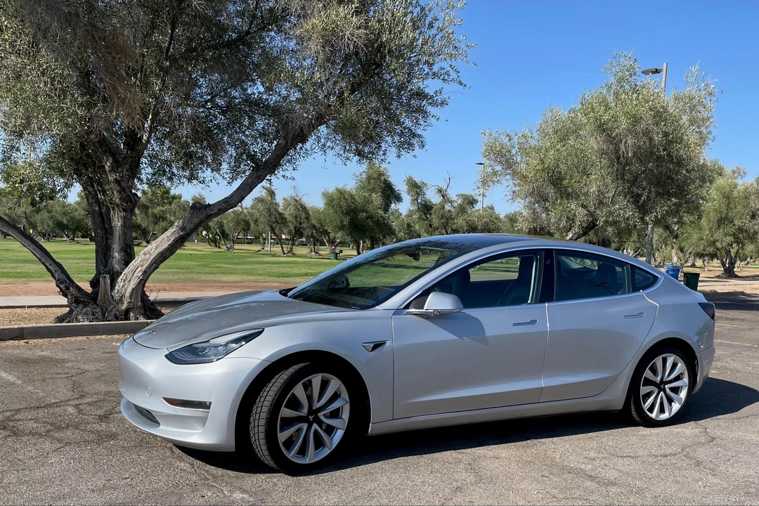 2018 Tesla Model 3 Performance - Image 6 of 31