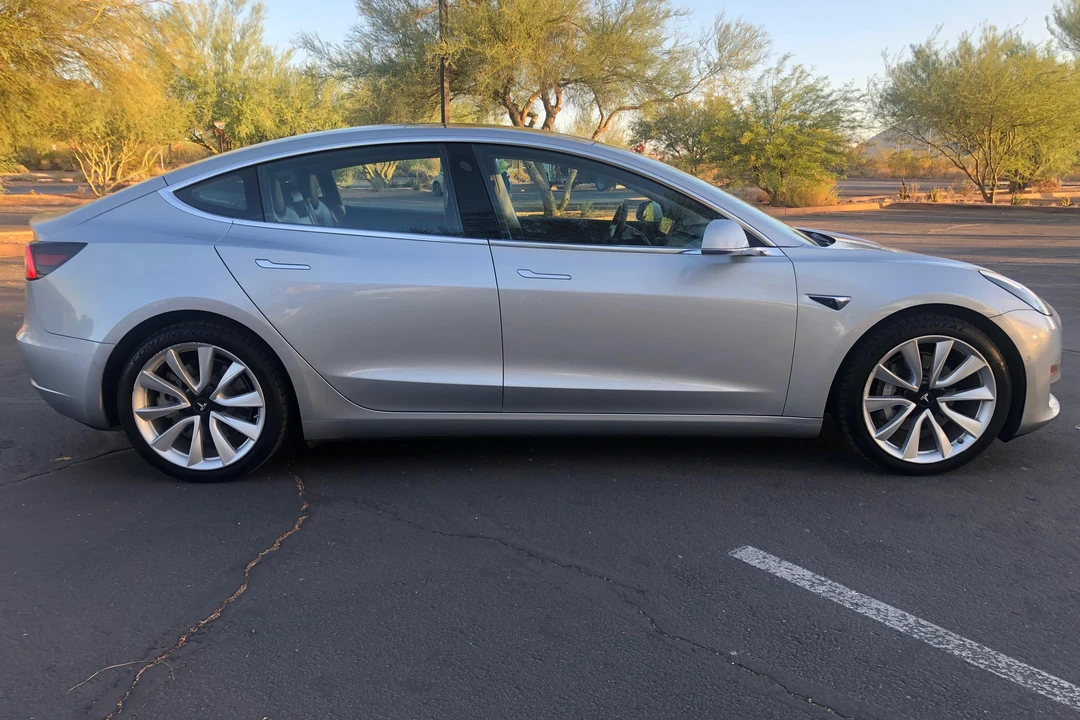 2018 Tesla Model 3 Performance - Image 3 of 31