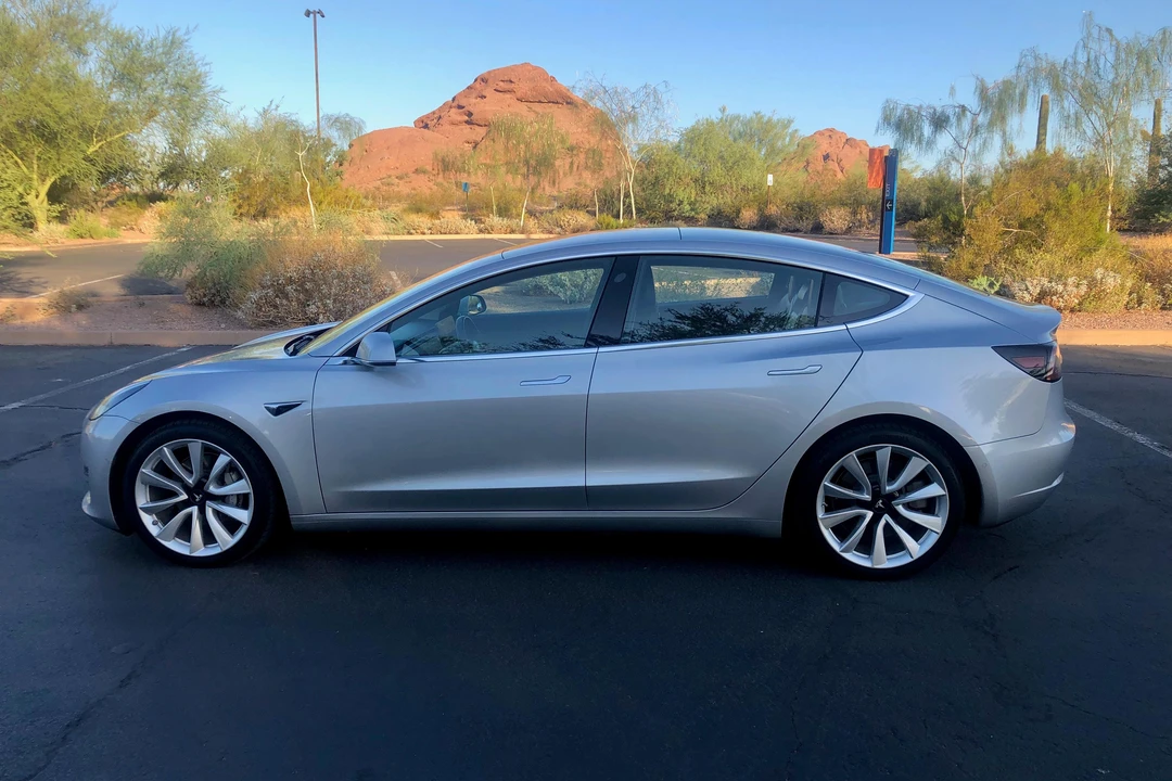 2018 Tesla Model 3 Performance - Image 8 of 31