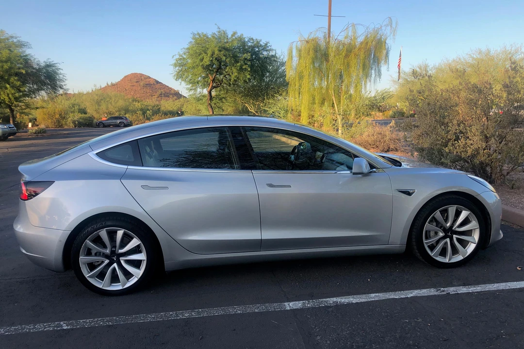 2018 Tesla Model 3 Performance - Image 14 of 31