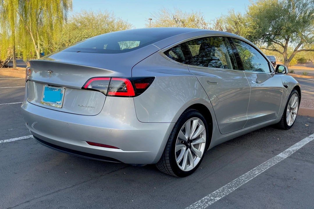 2018 Tesla Model 3 Performance - Image 11 of 31
