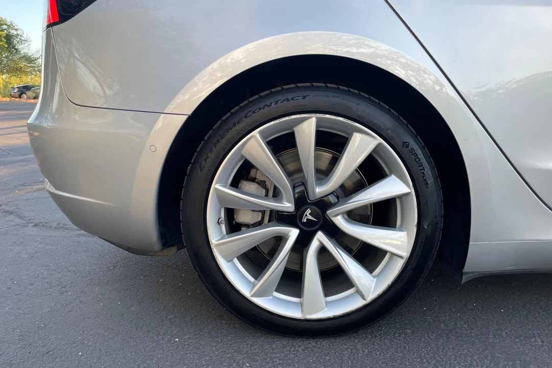 2018 Tesla Model 3 Performance - Image 26 of 31