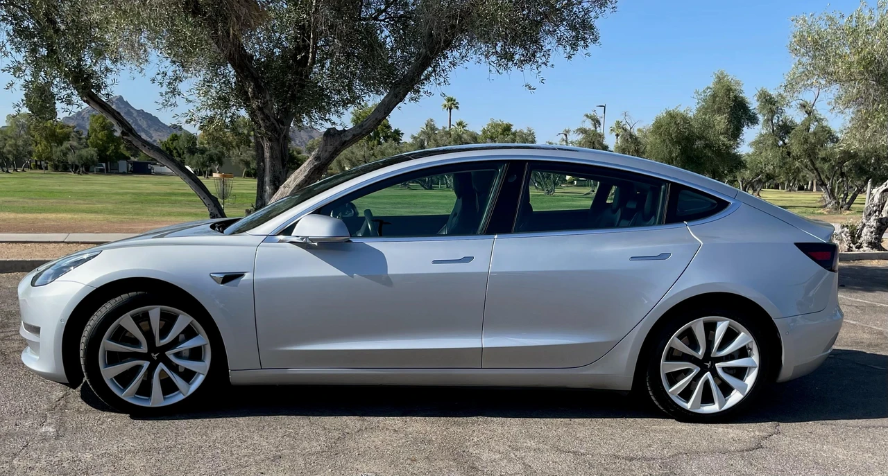 2018 Tesla Model 3 Performance - Image 7 of 31