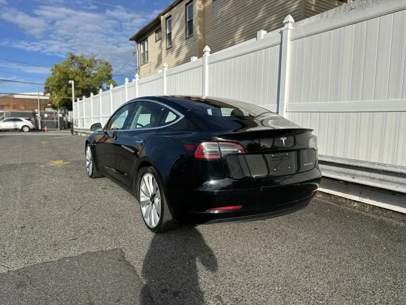 2018 Tesla Model 3 Performance - Image 5 of 12