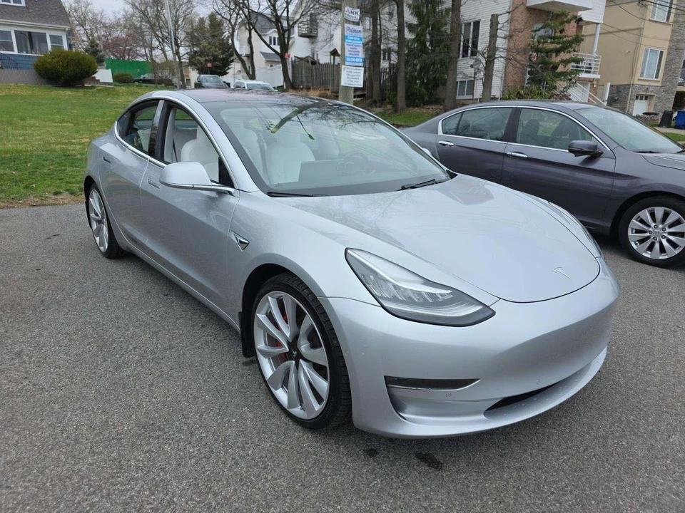 2018 Tesla Model 3 Performance - Image 2 of 7
