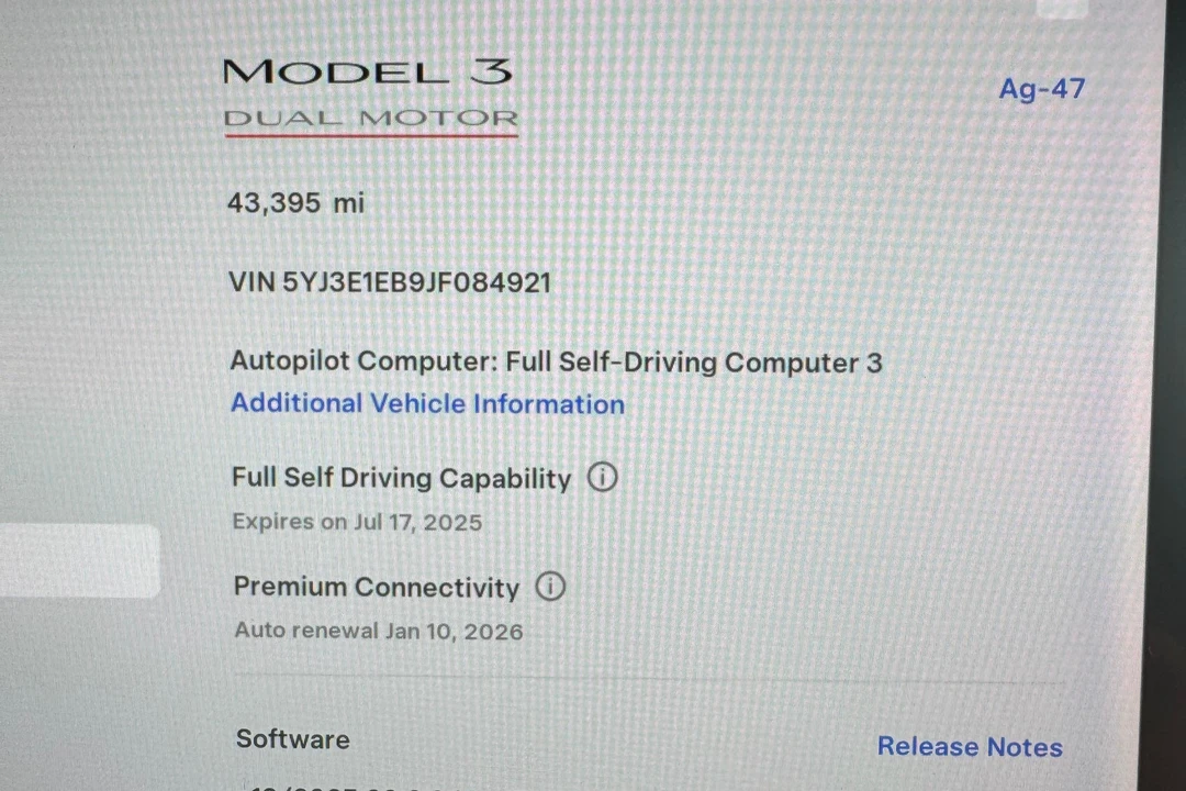 2018 Tesla Model 3 Performance - Image 25 of 31