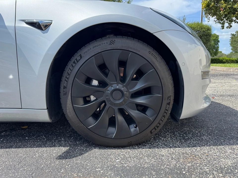 2018 Tesla Model 3 Performance - Image 17 of 31