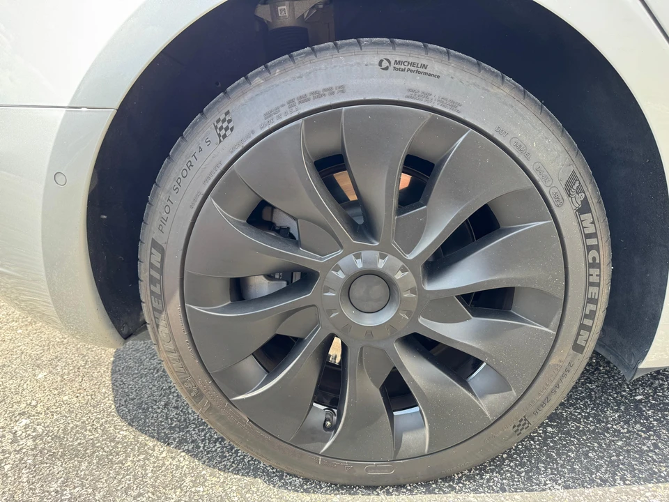 2018 Tesla Model 3 Performance - Image 16 of 31
