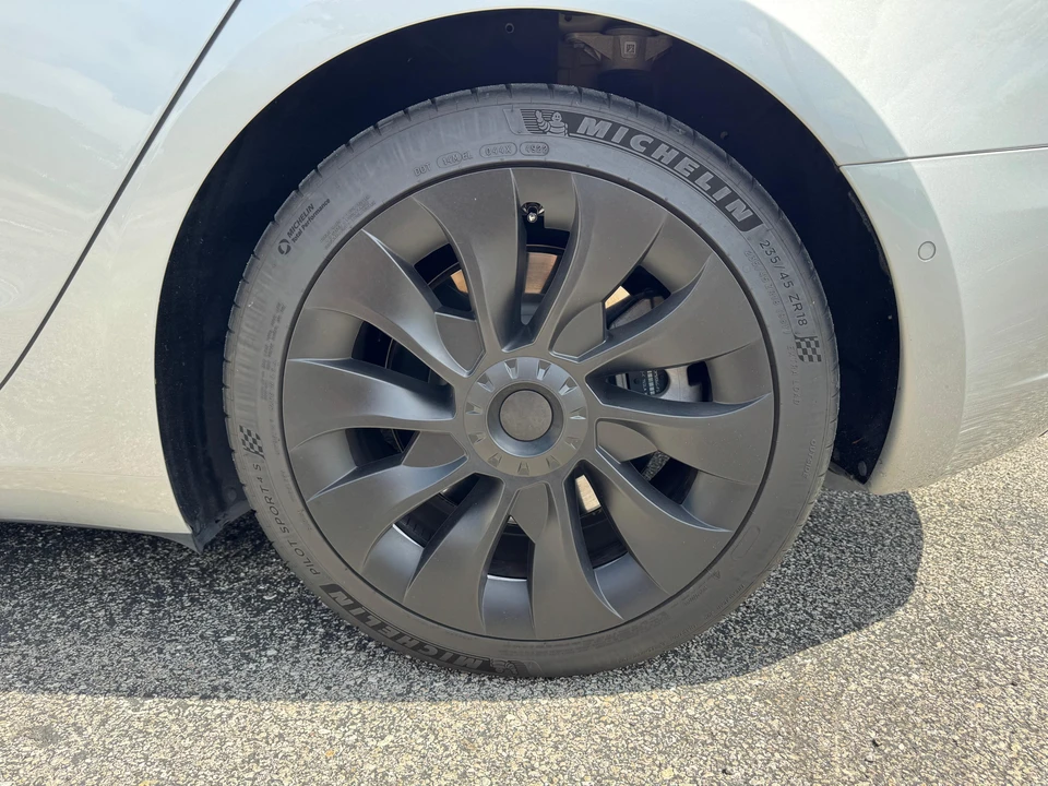 2018 Tesla Model 3 Performance - Image 15 of 31