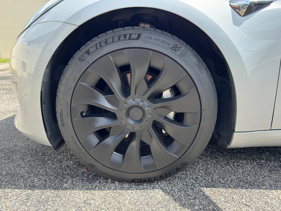 2018 Tesla Model 3 Performance - Image 14 of 31