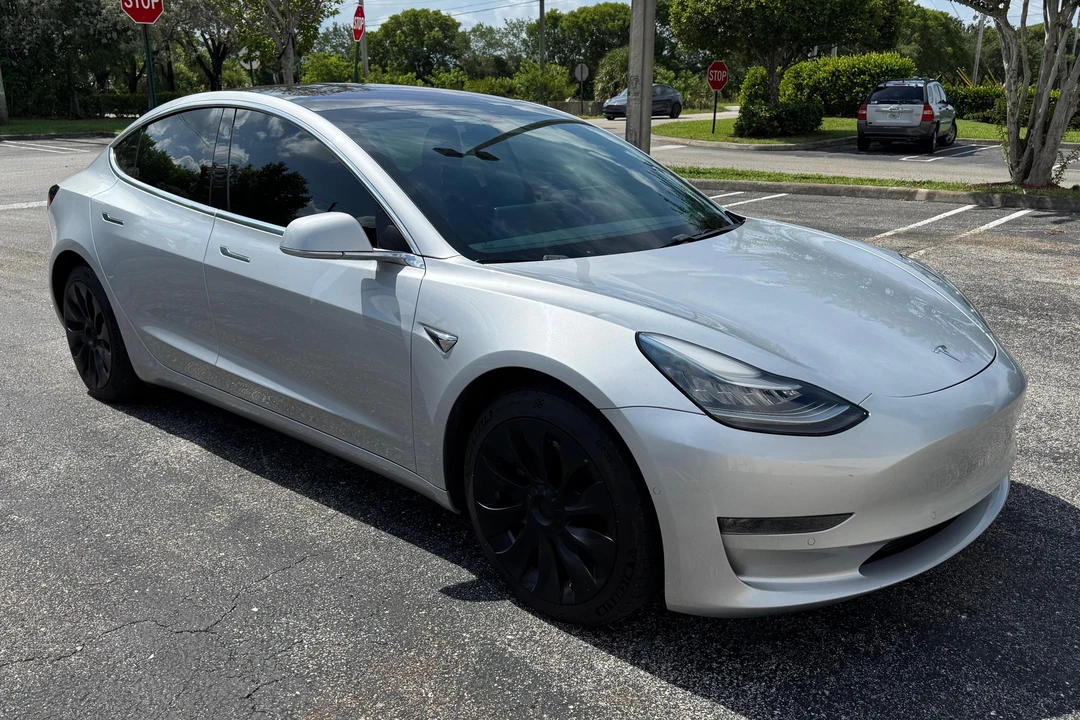 2018 Tesla Model 3 Performance - Image 8 of 31