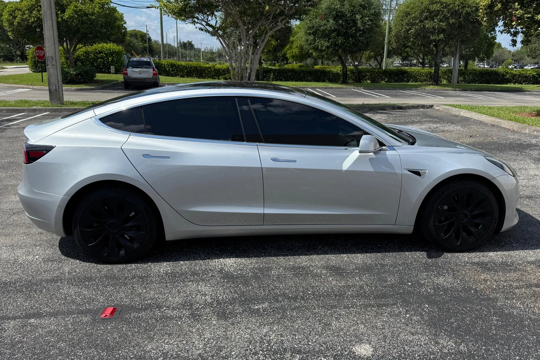 2018 Tesla Model 3 Performance - Image 3 of 31