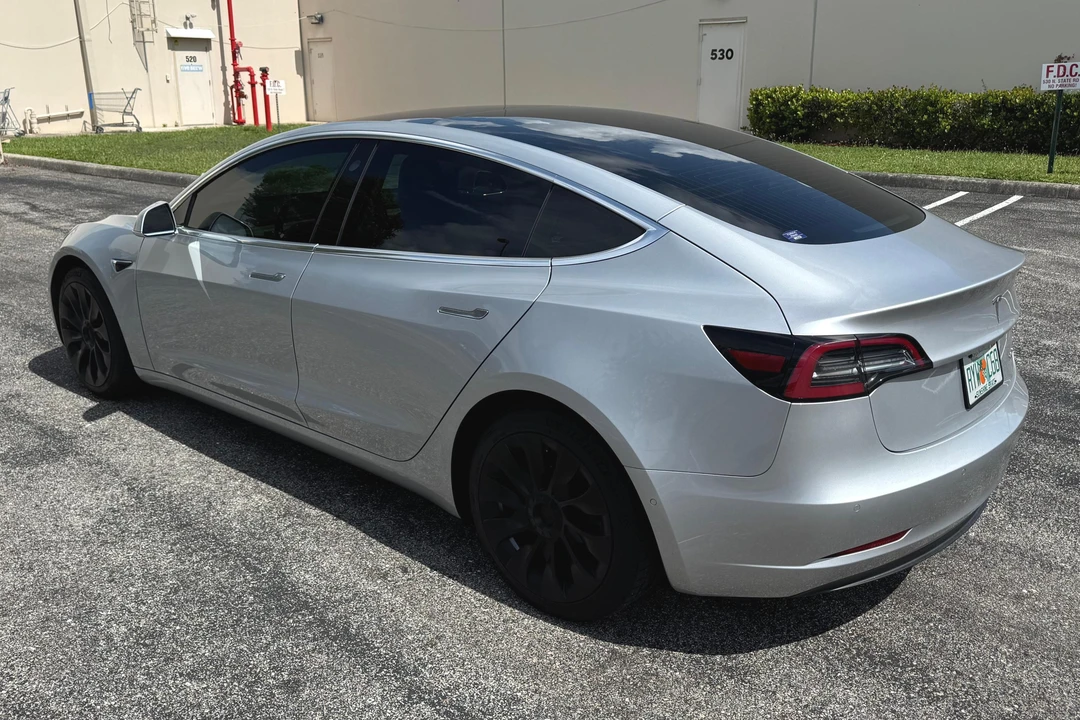 2018 Tesla Model 3 Performance - Image 4 of 31